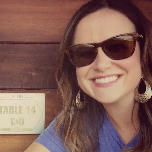 Meet your Posher, Stephanie - Picture 1 of 1